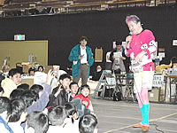 九州電力記念体育館にて玄界島の子ども達に読み聞かせ 読み聞かせ旅日記